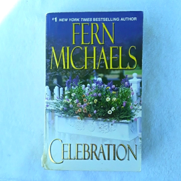 Celebration, a paperback book written by Fern Michaels 2009 - Picture 1 of 7